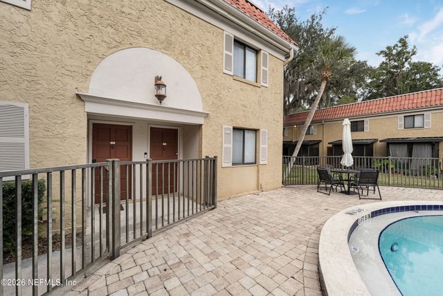 5811 ATLANTIC Boulevard 201, Jacksonville, FL 32207