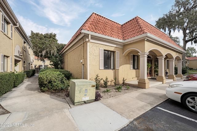 5811 ATLANTIC Boulevard 201, Jacksonville, FL 32207