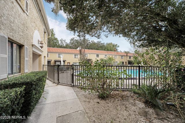 5811 ATLANTIC Boulevard 201, Jacksonville, FL 32207