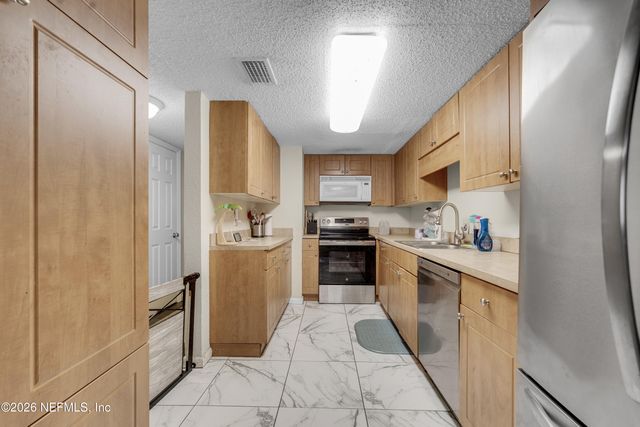 5811 ATLANTIC Boulevard 201, Jacksonville, FL 32207