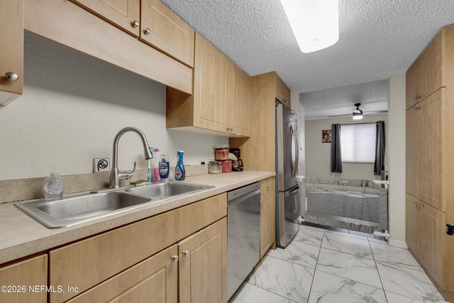 5811 ATLANTIC Boulevard 201, Jacksonville, FL 32207