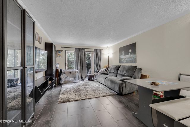 5811 ATLANTIC Boulevard 201, Jacksonville, FL 32207