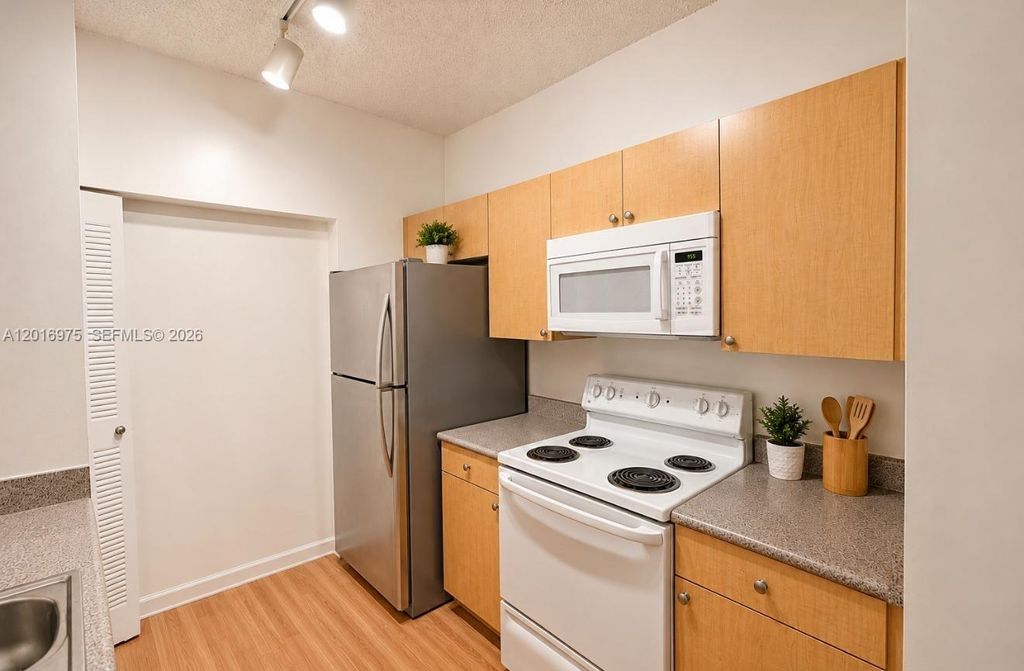1919 Van Buren St 115A, Hollywood, FL 33020
