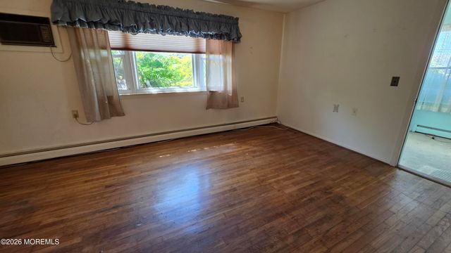 3 Newport Place, Toms River, NJ 08753