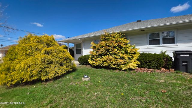 3 Newport Place, Toms River, NJ 08753