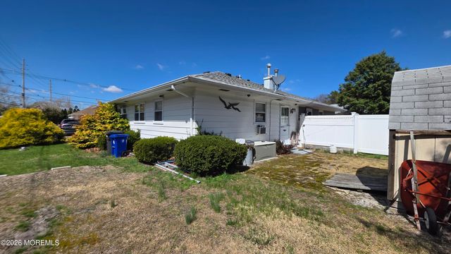 3 Newport Place, Toms River, NJ 08753