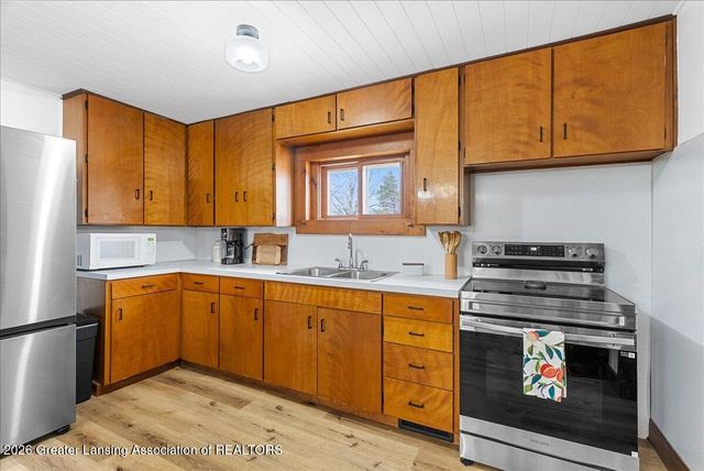 2304 N Chester Road, Charlotte, MI 48813