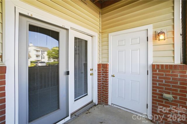 16742 Amberside Road E, Cornelius, NC 28031