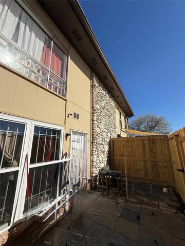 7047 Bissonnet Street 32, Houston, TX 77074