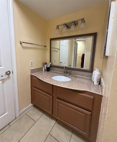 7047 Bissonnet Street 32, Houston, TX 77074