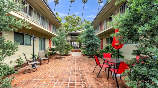 1317 N Brand 15, Glendale, CA 91202