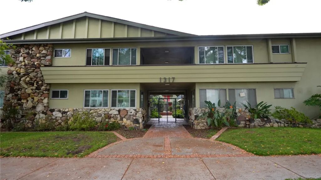 1317 N Brand 15, Glendale, CA 91202