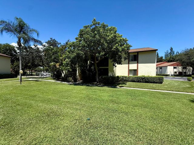 4891 Sable Pine Circle B1, West Palm Beach, FL 33417