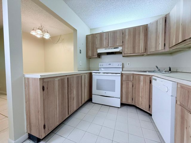 4891 Sable Pine Circle B1, West Palm Beach, FL 33417