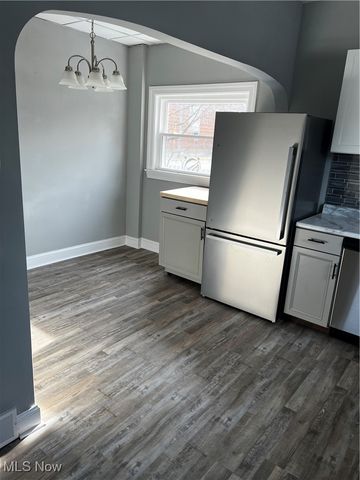 224 7th Street NW, Barberton, OH 44203