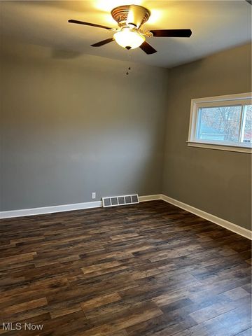 224 7th Street NW, Barberton, OH 44203