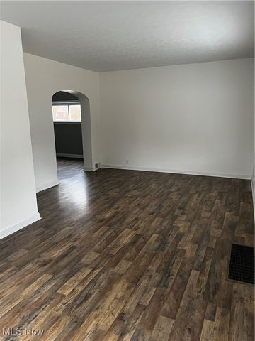 224 7th Street NW, Barberton, OH 44203