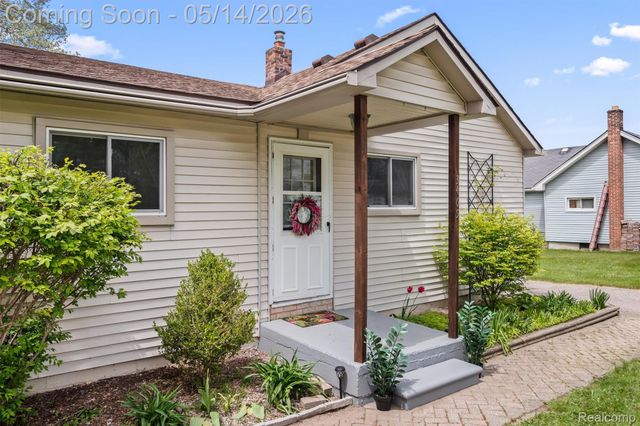 3469 Taylor Court, Auburn Hills, MI 48326