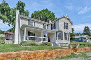 S 21 Factory ST, Fincastle, VA 24090