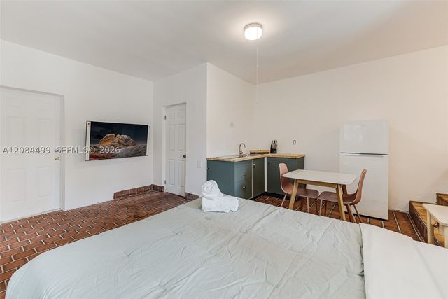 571 NE 64th St Studio, Miami, FL 33138