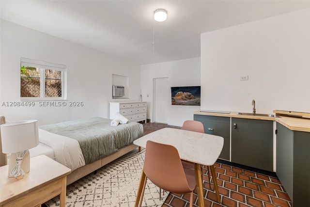 571 NE 64th St Studio, Miami, FL 33138