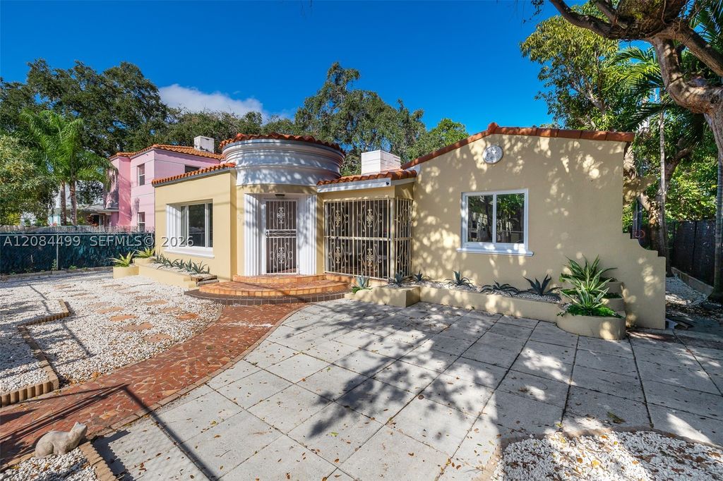 571 NE 64th St Studio, Miami, FL 33138