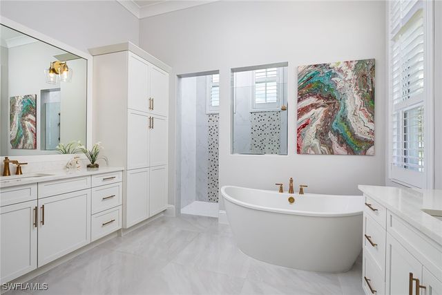 14362 Laguna Springs LN, Naples, FL 34114