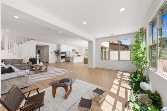 168 Somera, Irvine, CA 92602