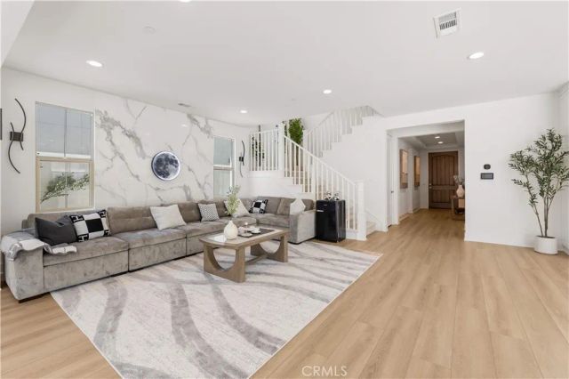 168 Somera, Irvine, CA 92602