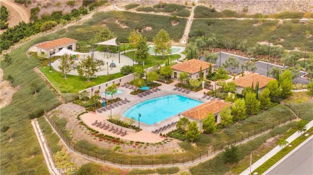 168 Somera, Irvine, CA 92602