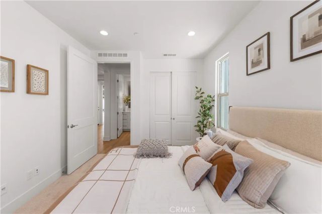 168 Somera, Irvine, CA 92602