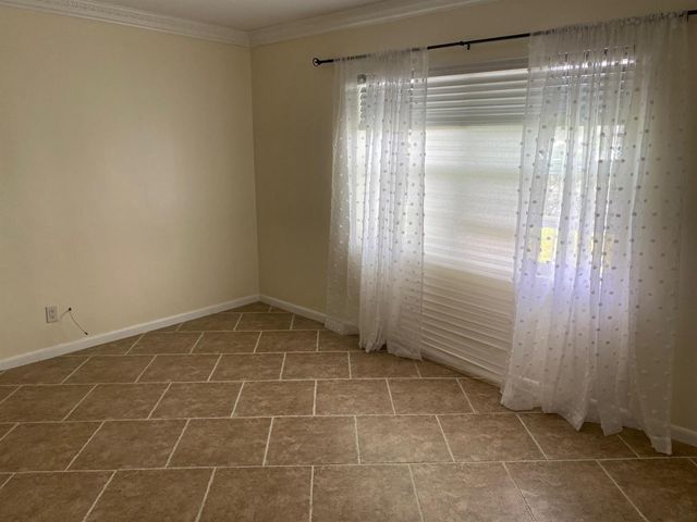 219 Lakeview 102 Avenue 102, Lantana, FL 33462