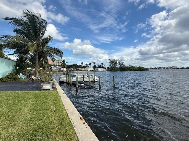 219 Lakeview 102 Avenue 102, Lantana, FL 33462