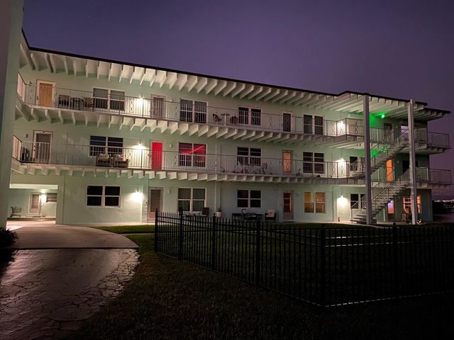219 Lakeview 102 Avenue 102, Lantana, FL 33462