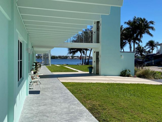 219 Lakeview 102 Avenue 102, Lantana, FL 33462