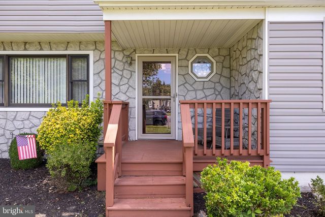 14 DEER PARK CIR, Blackwood, NJ 08012