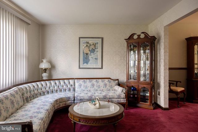 14 DEER PARK CIR, Blackwood, NJ 08012