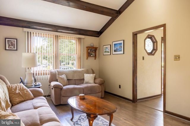 14 DEER PARK CIR, Blackwood, NJ 08012
