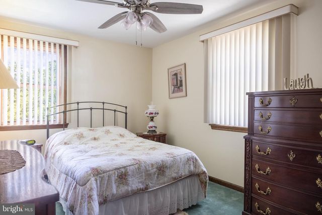 14 DEER PARK CIR, Blackwood, NJ 08012