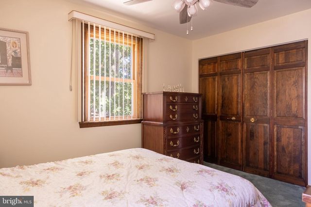 14 DEER PARK CIR, Blackwood, NJ 08012