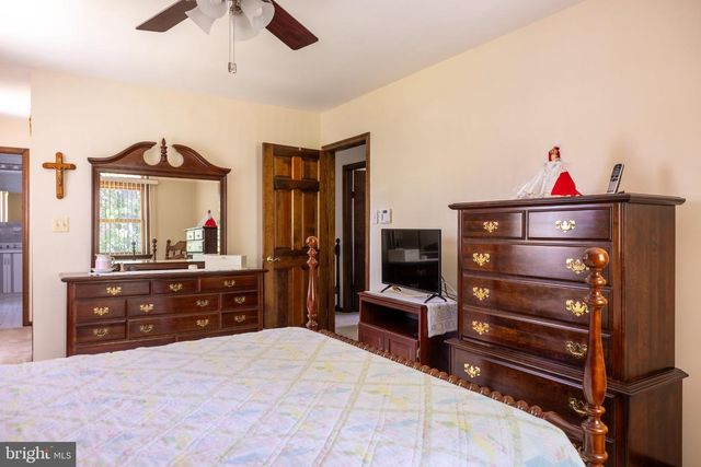 14 DEER PARK CIR, Blackwood, NJ 08012
