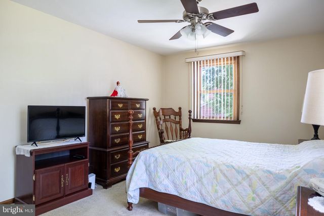 14 DEER PARK CIR, Blackwood, NJ 08012