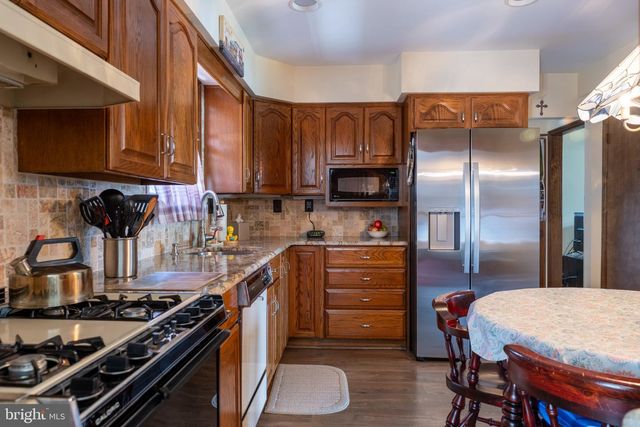 14 DEER PARK CIR, Blackwood, NJ 08012
