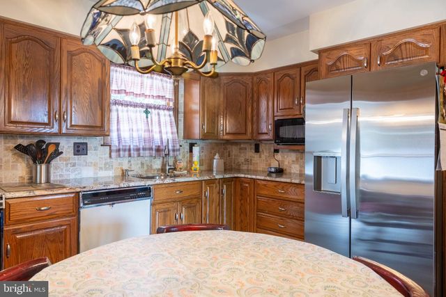 14 DEER PARK CIR, Blackwood, NJ 08012