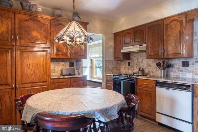 14 DEER PARK CIR, Blackwood, NJ 08012