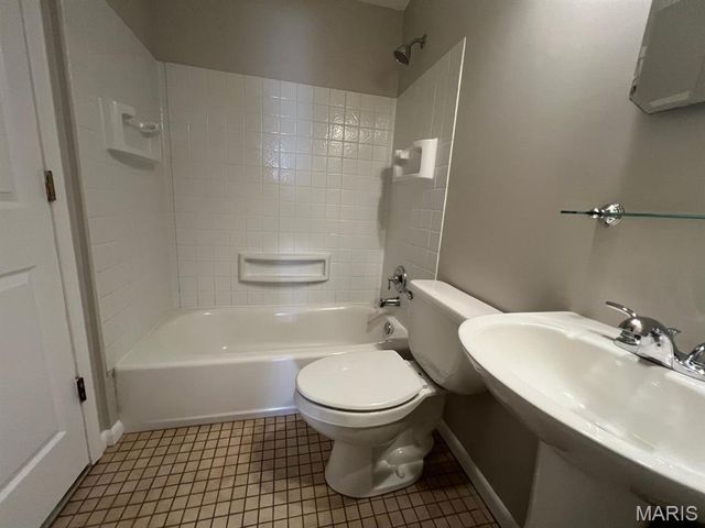 4436 Picajune Avenue, Berkeley, MO 63134