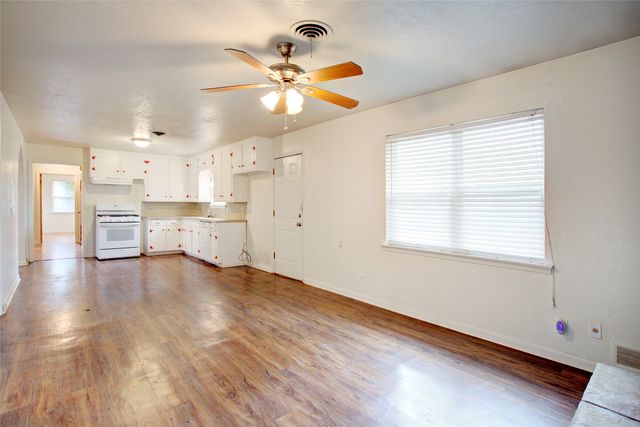 213 Sheri Lane, Hurst, TX 76053