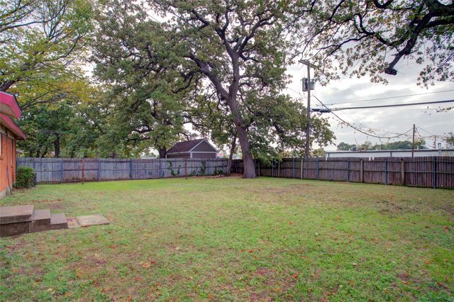 213 Sheri Lane, Hurst, TX 76053