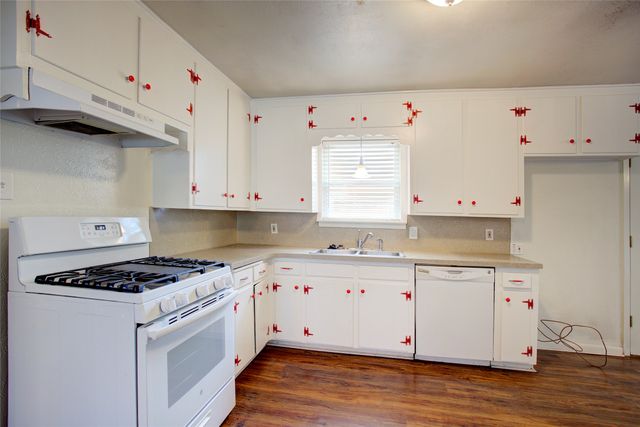 213 Sheri Lane, Hurst, TX 76053