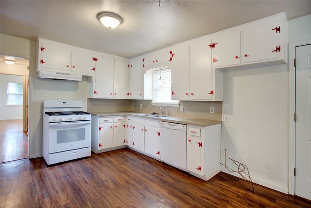 213 Sheri Lane, Hurst, TX 76053